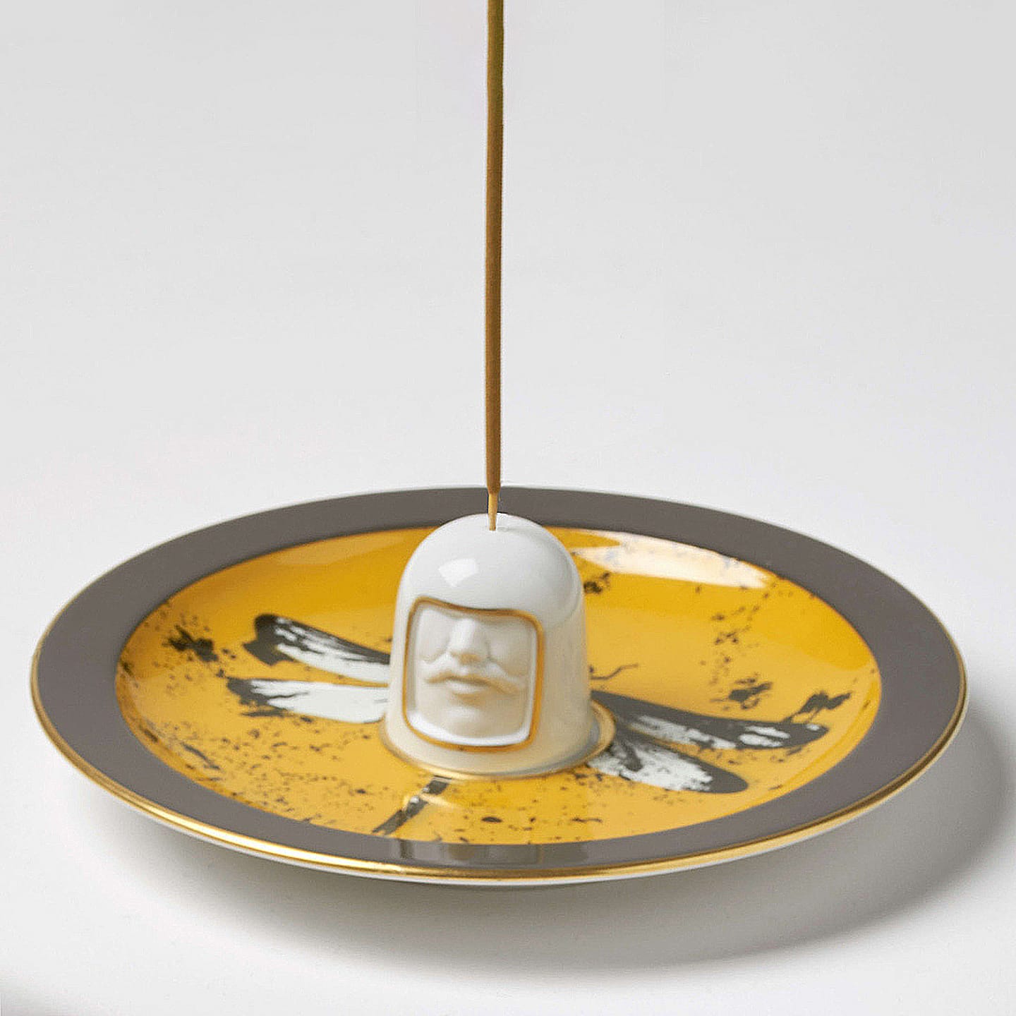 お取り置き　glico 環境負荷低減に向けた取り組み オフィスグリコで「3輪電気自動車」導入